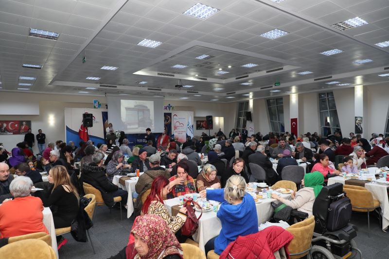 BAŞKAN HÜRRİYET, İFTAR SOFRASINI ENGELLİ DERNEKLERİYLE PAYLAŞTI