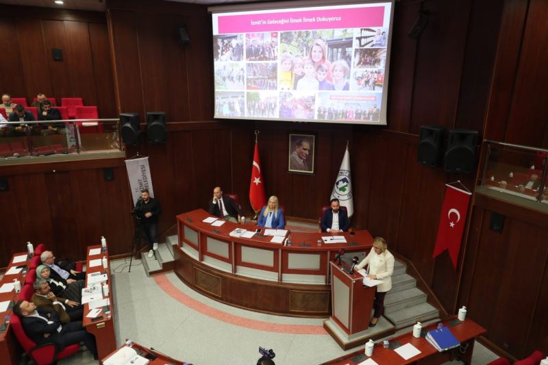 BAŞKAN HÜRRİYET: YENİ KURDUĞUMUZ TİYATROLAR VE KÜTÜPHANELERLE İZMİT’İ YAŞAYAN BİR KENT HALİNE GETİRDİK