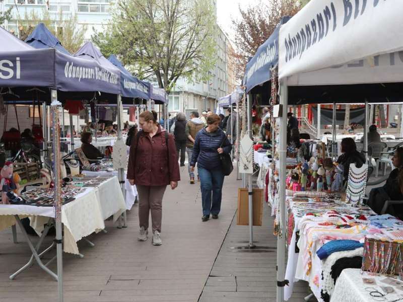 ODUNPAZARI BELEDİYESİ’NDEN HAMAMYOLU’NA BAYRAM PAZARI