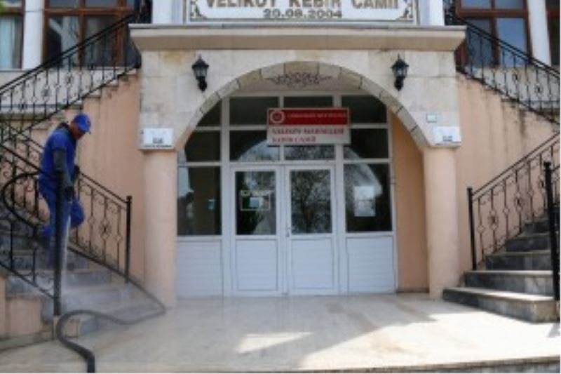 İBADETHANELERDE TEMİZLİK ÇALIŞMASI YAPILIYOR