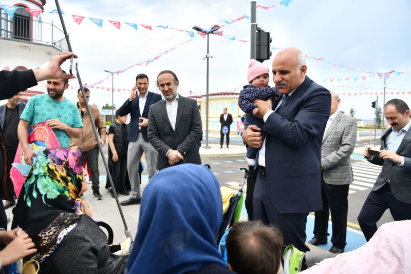 DEPREMZEDE ÇOCUKLAR HEM EĞLENDİLER HEM DE ÖĞRENDİLER