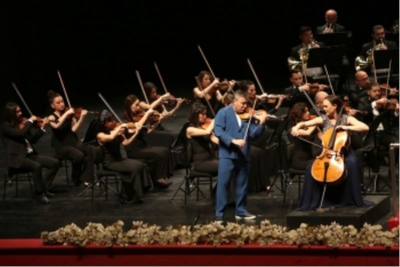 DÜNYACA ÜNLÜ SANATÇILARDAN DEPREMZEDELER YARARINA KONSER