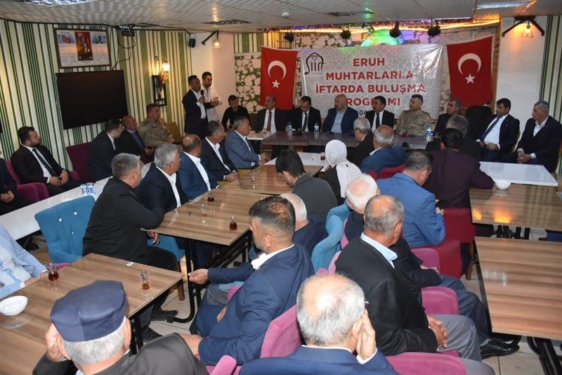 VALİ/BELEDİYE BAŞKAN V. HACIBEKTAŞOĞLU, ERUH İLÇESİNDE VATANDAŞLARLA İFTAR SOFRASINDA BULUŞTU