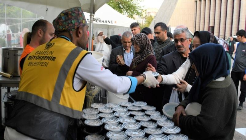 Bin 500 afetzedeye helva ikramı