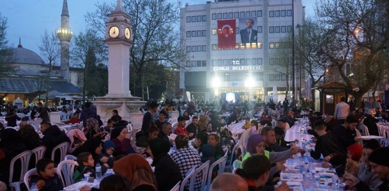 Ramazan Ayının Son İftarında Oruçlar Birlikte Açıldı