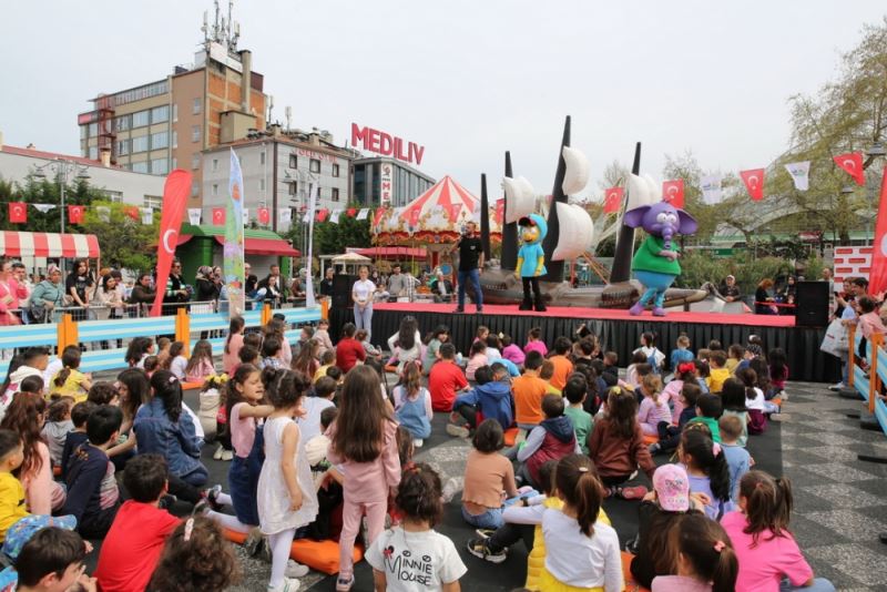 KRAL ŞAKİR MİNİKLERE UNUTULMAZ ANLAR YAŞATTI