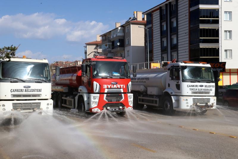 Çankırı’da Cadde ve Sokaklar Köpüklü Su ile Yıkandı