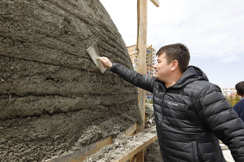 BELEDİYE BAŞKANI DR. EVREN DİNÇER YAPIMI DEVAM EDEN SELÇUKLU KÜLLİYESİNDE İNCELEMELERDE BULUNDU