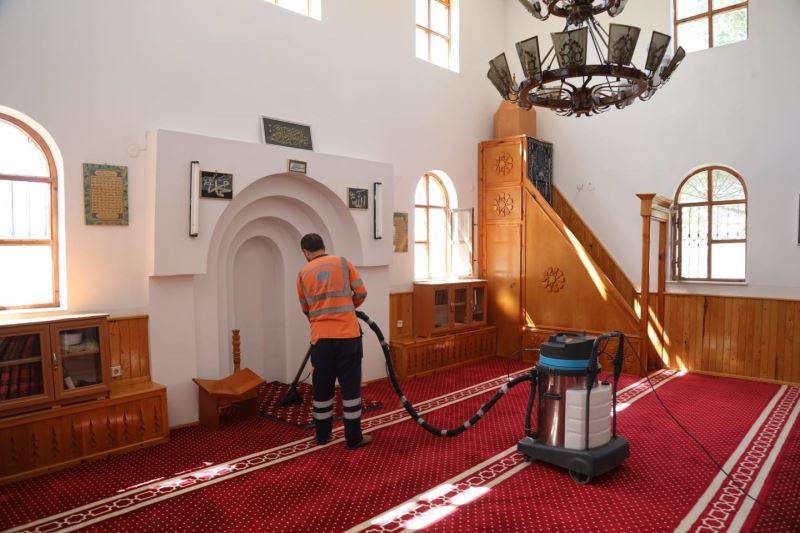 CAMİLER BAYRAM NAMAZINA HAZIRLANIYOR