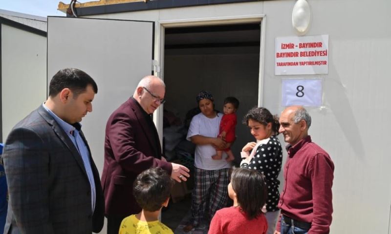 Başkan Ergün ve Eşi Şeyda Ergün, Konteyner Kentte Vatandaşlarla Buluştu