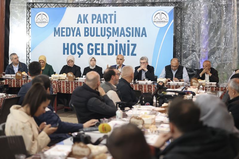 BAKAN KİRİŞÇİ HEYECAN BAHÇESİ’NDE BASIN MENSUPLARIYLA SAHURDA BİR ARAYA GELDİ