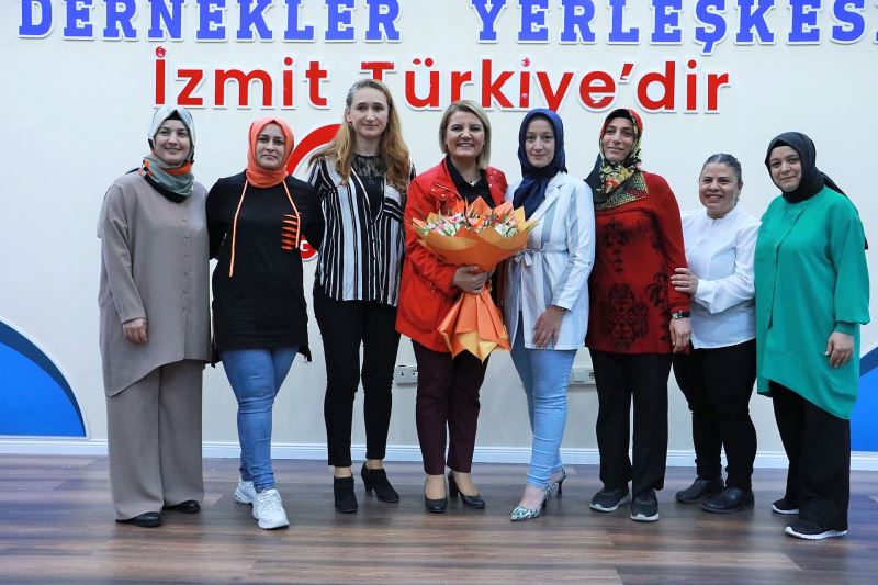 BAŞKAN HÜRRİYET, GENÇ YÜZÜCÜLERİ VE AİLELERİNİ İFTARDA AĞIRLADI