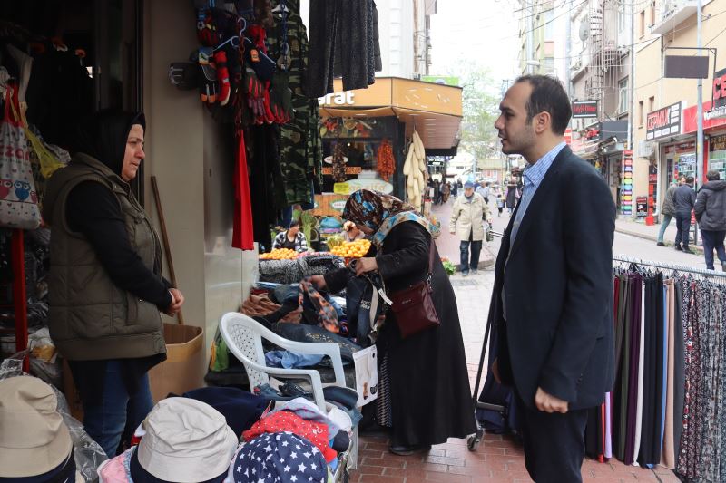 İZMİT BELEDİYESİ YÖNETİCİLERİ AKÇA CAMİİ CADDESİ YENİLEME ÇALIŞMALARIYLA İLGİLİ ESNAFA BİLGİ VERDİ