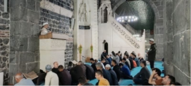 İlahiyatçı Mehmet Emin Ay Diyarbakırlılarla buluştu