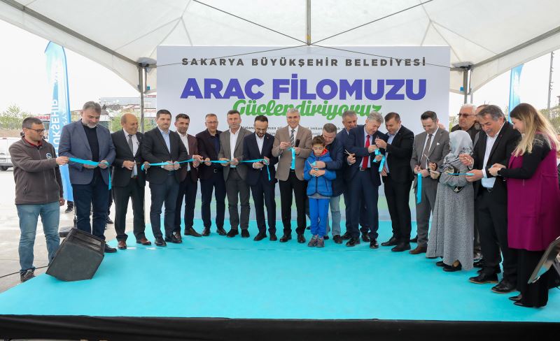 Büyükşehir toplu taşıma filosunu güçlendiriyor: “2 yeni körüklü otobüs Sakarya’ya hayırlı olsun”