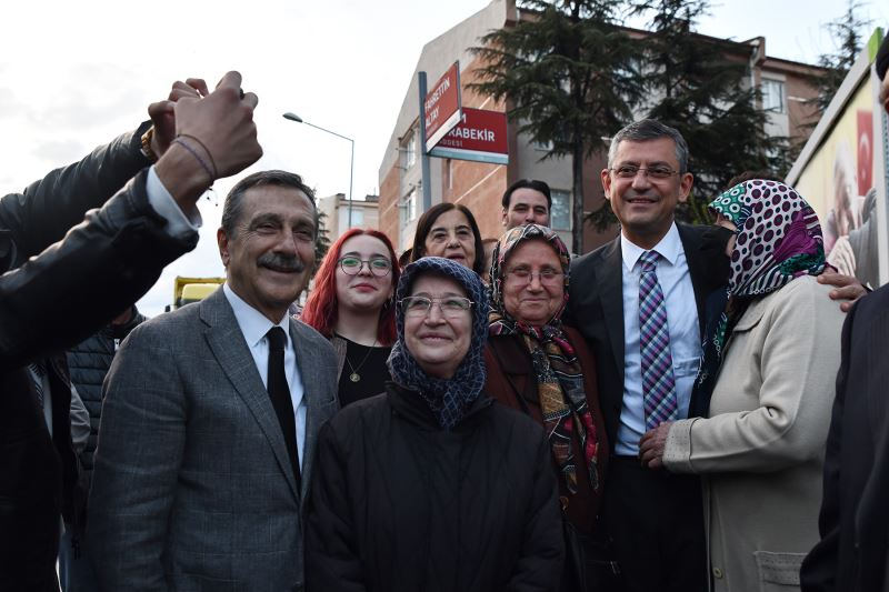 ÖZGÜR ÖZEL