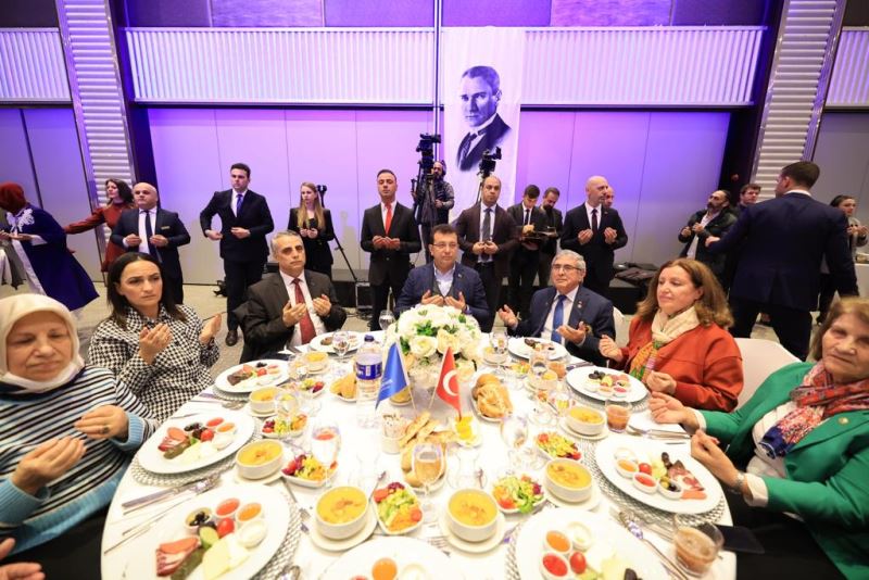 ŞEHİT VE GAZİ YAKINLARIYLA İFTARDA BULUŞTU