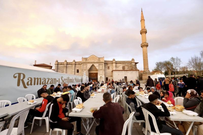 İFTAR ÇADIRINDA SON İFTAR YAPILDI