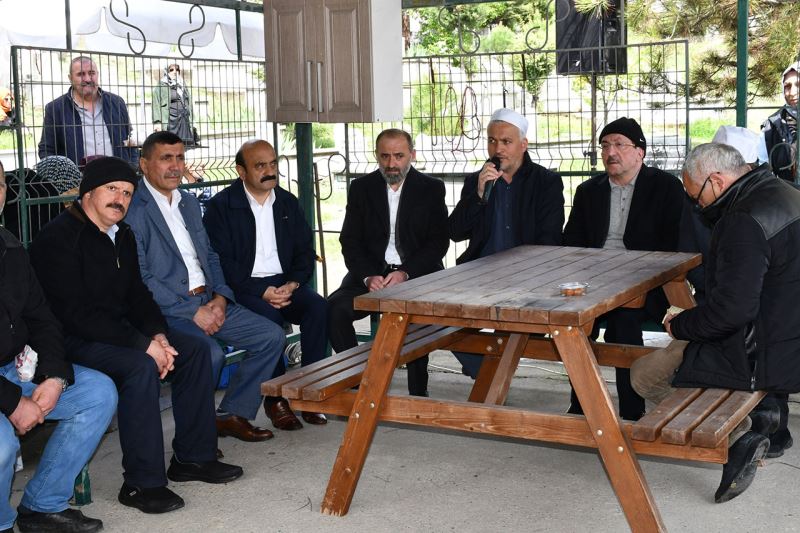 Arife Günü 5000 Evler Mezarlığında Kur’an Ziyafeti
