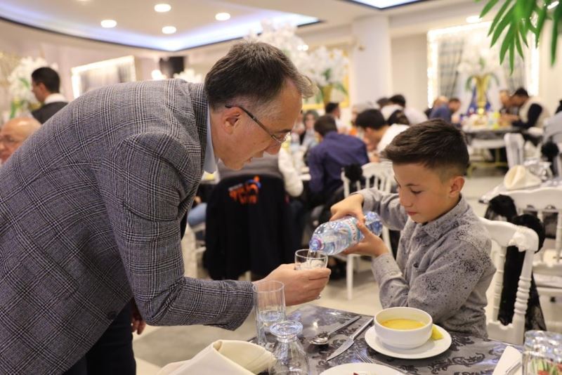 Başkan Savran, Ak Parti İl Başkanlığı Tarafından Düzenlenen Vefa Ve Kardeşlik İftarına Katıldı