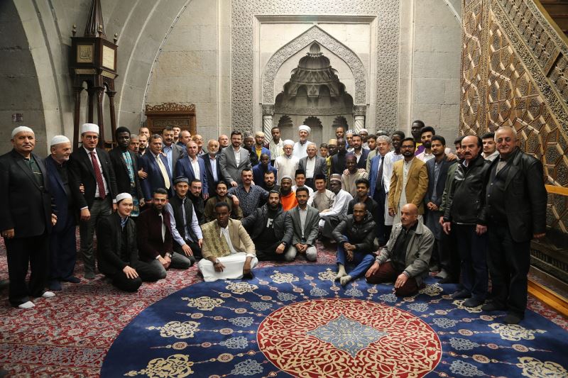 Başkan Büyükkılıç, Bayram Namazı Sonrası Vatandaşla Bayramlaştı