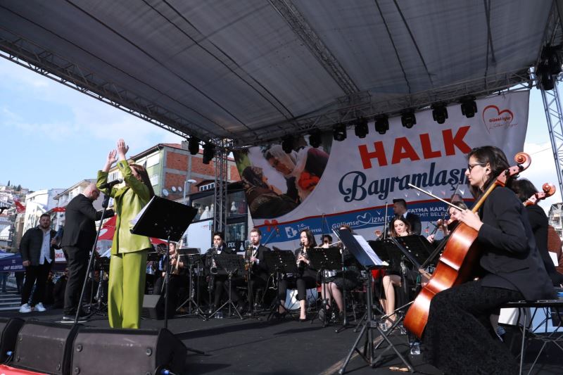 İZMİT HALKI BELSA ÖNÜNDE BAYRAM COŞKUSUNDA BULUŞTU