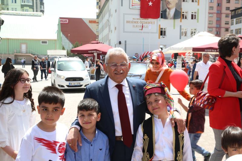 Büyükkılıç: “Geleceğimizin Teminatı, Göz Bebeğimiz Çocuklarımızın Bayramı Kutlu Olsun”