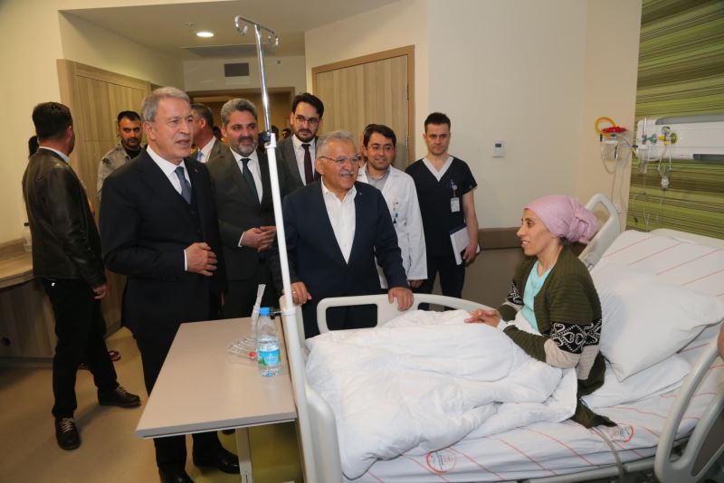 Bakan Akar ile Başkan Büyükkılıç