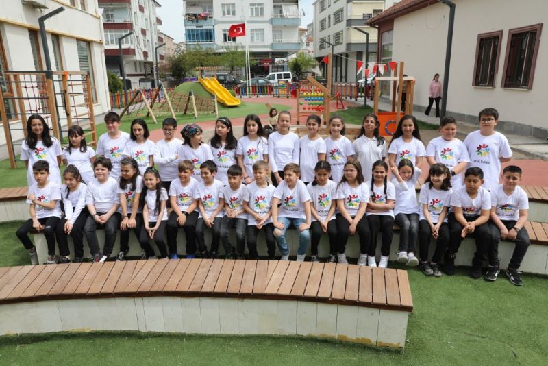 BAŞKAN ÇOLAKBAYRAKDAR; “TÜM DÜNYA ÇOCUKLARININ BAYRAMI KUTLU OLSUN”
