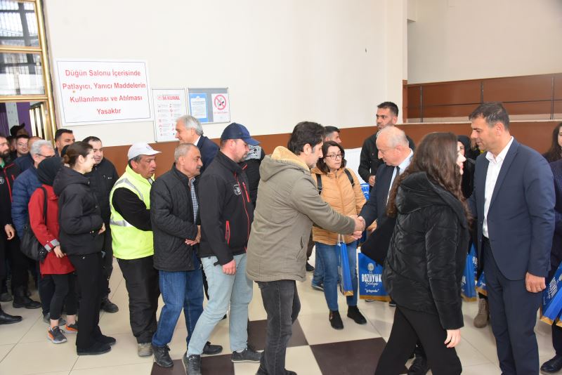 BAŞKAN BAKKALCIOĞLU BELEDİYE PERSONELİNE İYİ BAYRAMLAR DİLEDİ