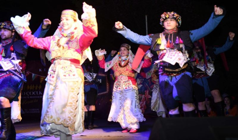 4 ülkeden 250 çocuk, danslarıyla Keşan’ı salladı