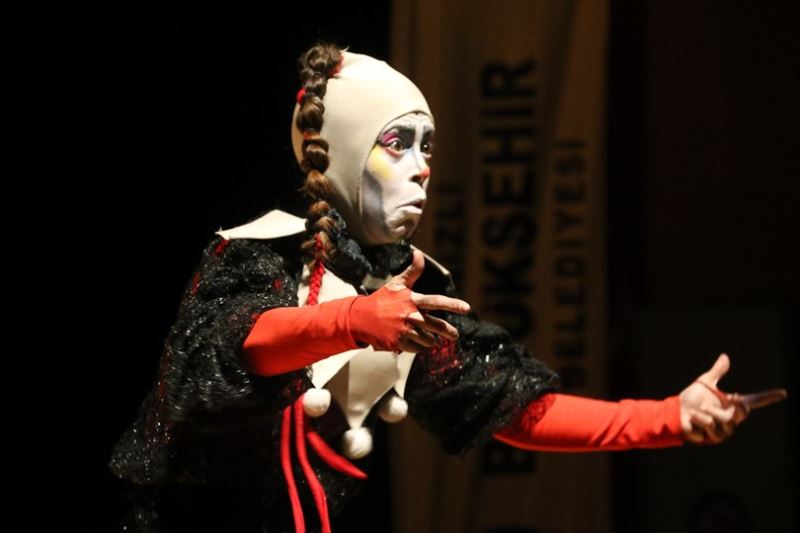 Büyükşehir’in Tek Kişilik Tiyatro Oyunları Festivali başladı
