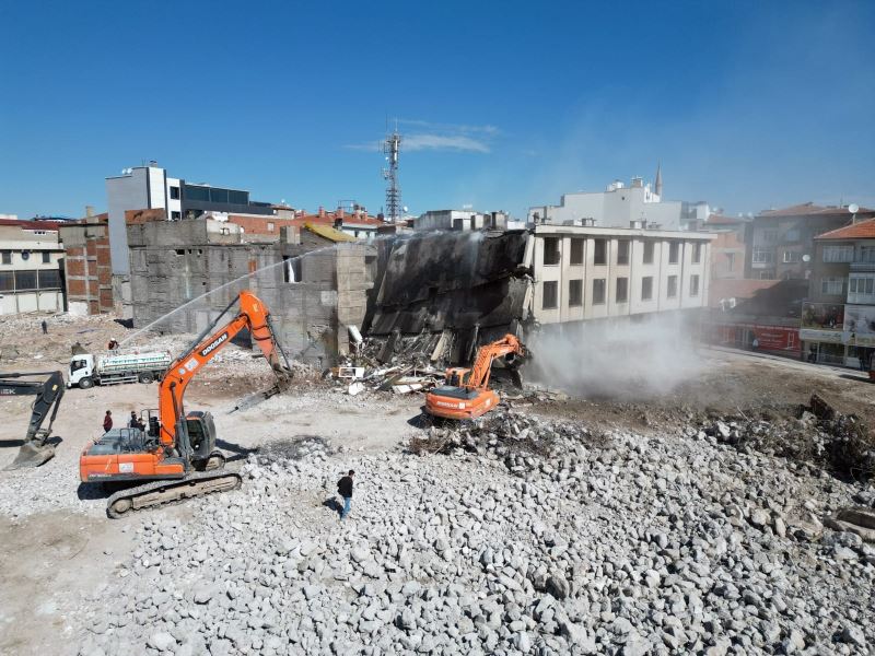 HAMİDİYE KENTSEL DÖNÜŞÜM ALANINDA 75. BİNANIN YIKIMI GERÇEKLEŞTİRİLDİ