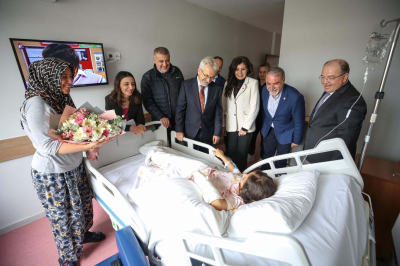Başkan Turgay Erdem’den kazazede öğrencilere ziyaret