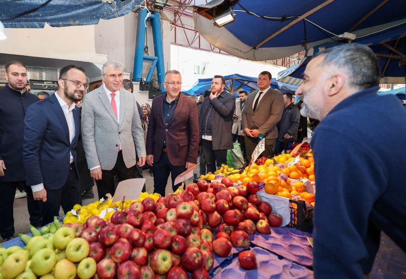 Başkan Yüce çarşı-pazarda vatandaşla yan yana: “Türkiye Yüzyılı’nın Sakarya’sı hayaliyle yeni bir ufuk açacağız”