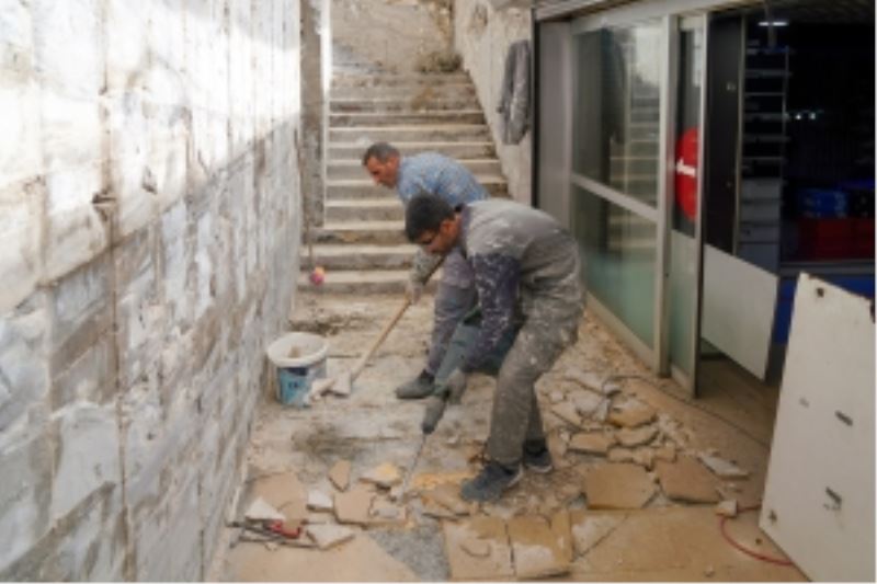 Ofis Yer Altı Çarşısının girişleri yenileniyor