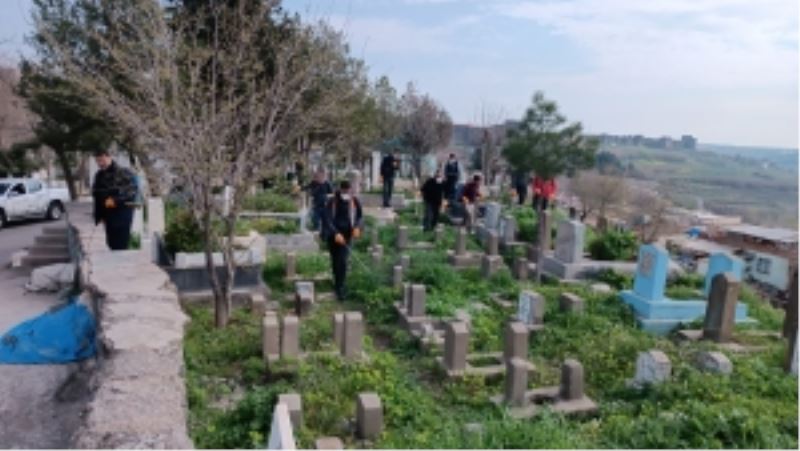 Mezarlıklarda yabani ot ilaçlaması