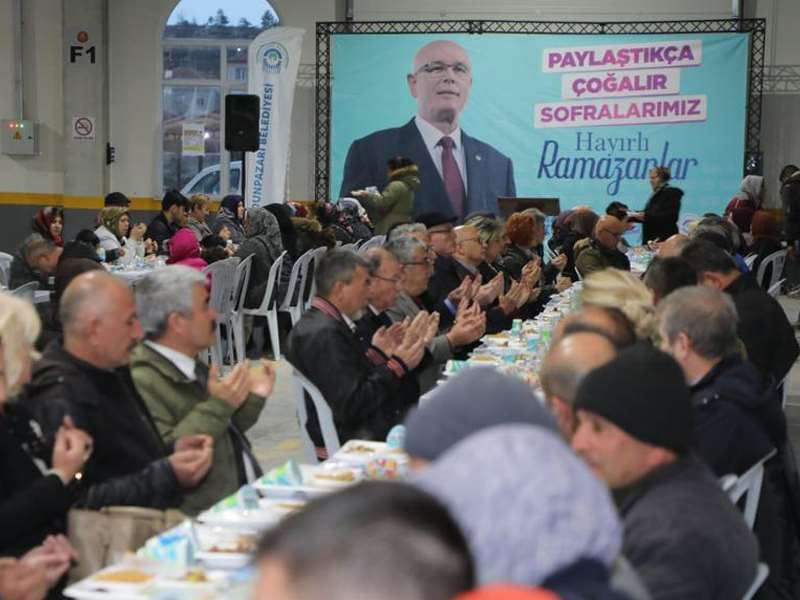 ODUNPAZARI BELEDİYESİ İFTAR SOFRASI MAHMUDİYE’DE