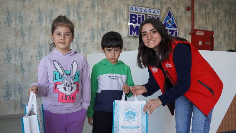TEKNE ORUCU TUTANLARA HEDİYELERİ ULAŞTIRILIYOR