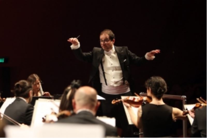 SENFONİ ORKESTRASINDAN BÜYÜLEYİCİ KONSER