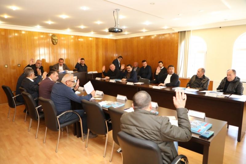 İncesu Belediyesi Nisan ayı meclis toplantısı yapıldı. 4 asıl 5 ek olmak üzere 9 gündem maddesinin görüşüldüğü meclis toplantısında