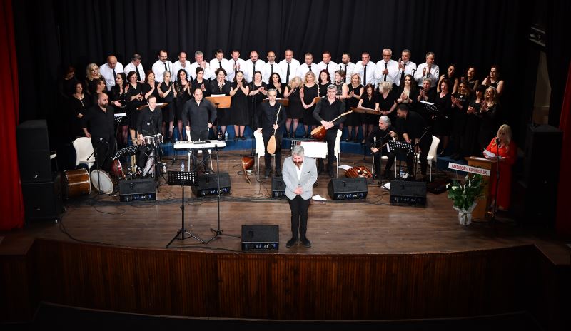 BAHARI TÜRKÜLERLE KARŞILADILAR