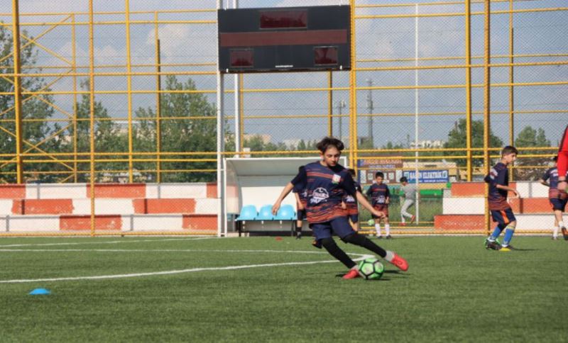 Hataylı Cünnük Kardeşler Depremin Yaralarını Futbol İle Sarıyor