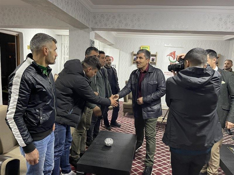 BAŞKAN ASYA, UYUŞTURUCU İLE MÜCADELE DERNEĞİNDE GENÇLERLE DERTLEŞTİ