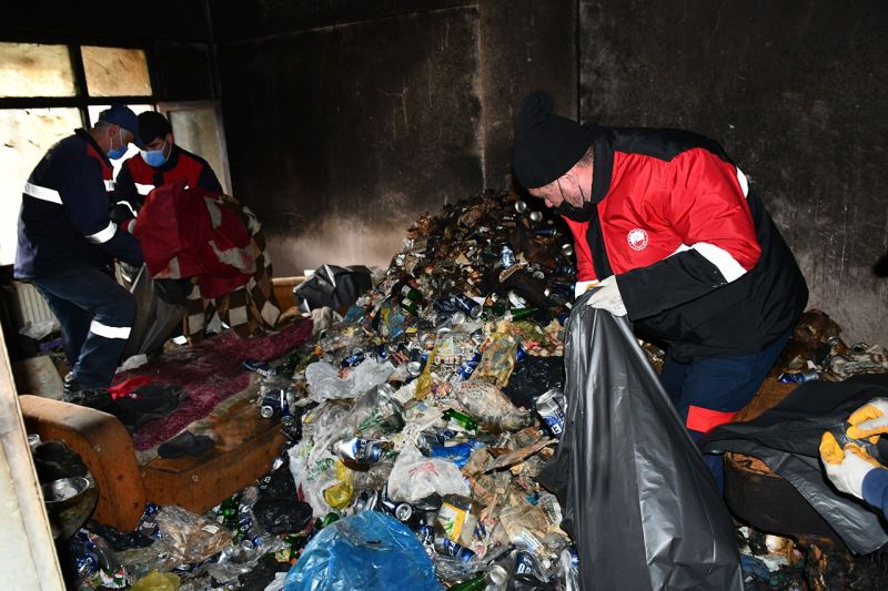 5000 Evler Mahallemizdeki Bir Çöp Ev, Temizlik İşleri Müdürlüğümüz Tarafından Temizlendi