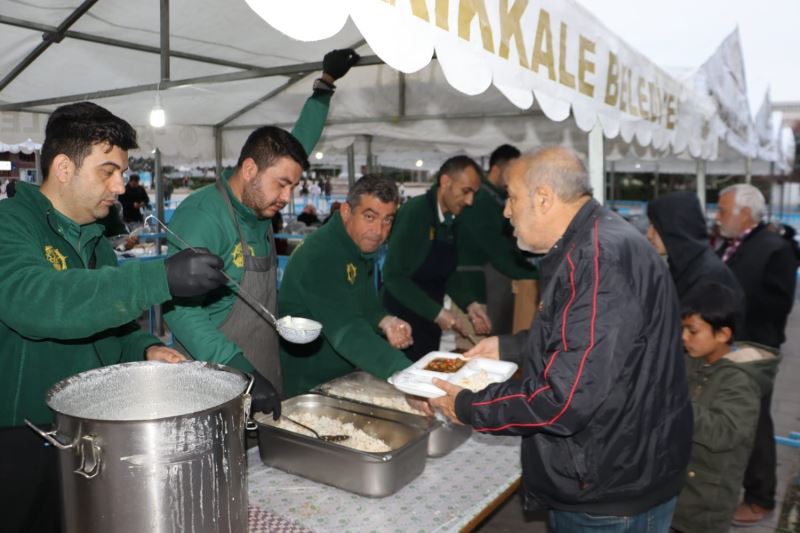 BELEDİYEMİZ İFTAR ÇADIRINDA YÜZLERCE KİŞİ AĞIRLANIYOR