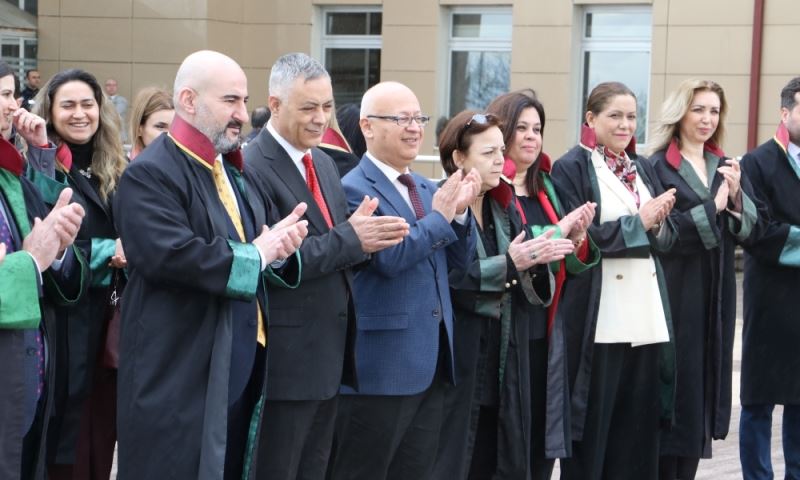 Manisa Barosu, Avukatlar Gününü Kutladı