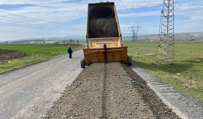 YAĞCI MAHALLESİ, HAYRABOLU, MALKARA BAĞLANTISINDA BETON YOL İÇİN HAZIRLIK ÇALIŞMALARI BAŞLADI