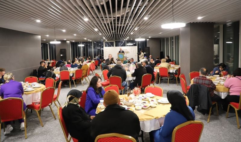 BAŞKAN ALBAYRAK DEPREMZEDE AİLELERLE İFTARDA BİR ARAYA GELDİ