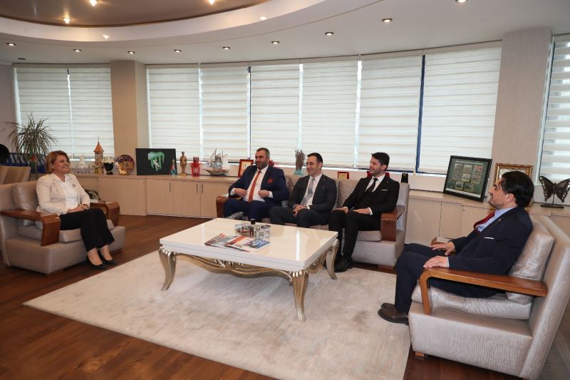 SP İZMİT İLÇE BAŞKANI KARATURP BAŞKAN HÜRRİYET’İN AVUKATLAR GÜNÜ’NÜ KUTLADI